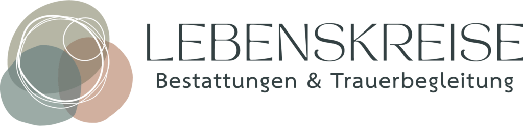 Logo mit drei sich überschneidenden Kreisen in sanften Grüntönen, Blau und Rosa. Text: Lebenskreise Bestattungen & Trauerbegleitung.